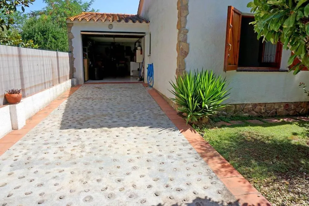 Holiday home Casa En Viladamat Con Piscina En La Costa Brava